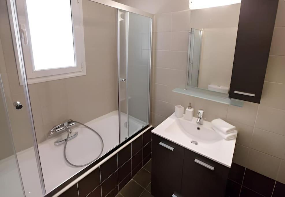 Modern Apartment In The Heart Of The City Athènes Extérieur photo